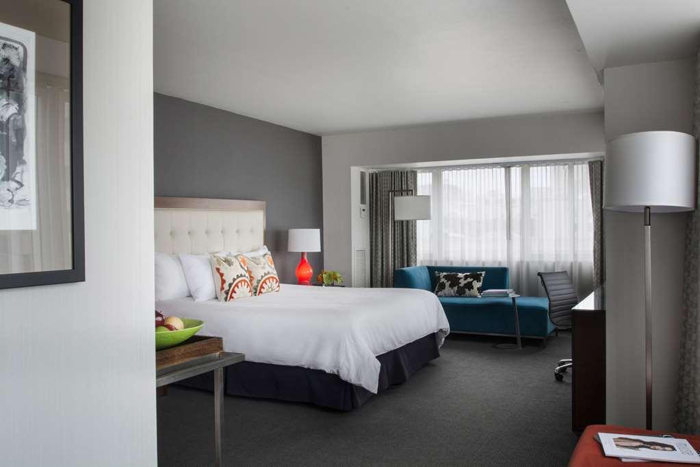 Hotel Murano Τακόμα Δωμάτιο φωτογραφία A guest room at the Hotel Commonwealth