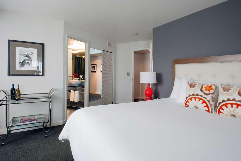 Hotel Murano Τακόμα Δωμάτιο φωτογραφία A guest room at the Hotel Commonwealth