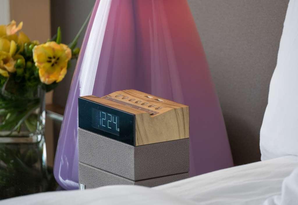 Hotel Murano Τακόμα Δωμάτιο φωτογραφία The new alarm clock